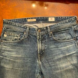AG The Dylan Slim Skinny 32 jean. Zipper fly. 49 on button.